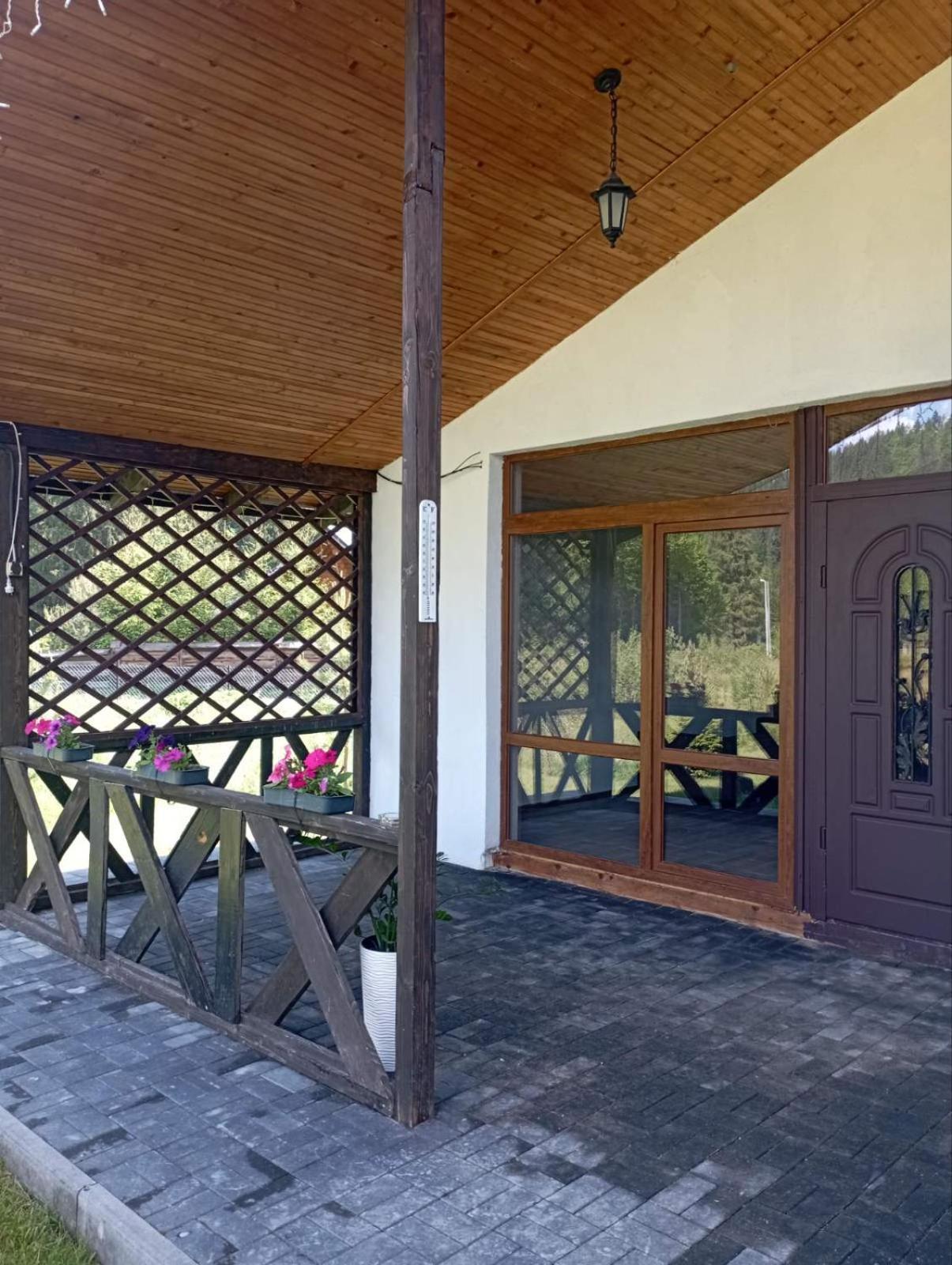U Anastasii I Sofii Bilya Richki Country house *