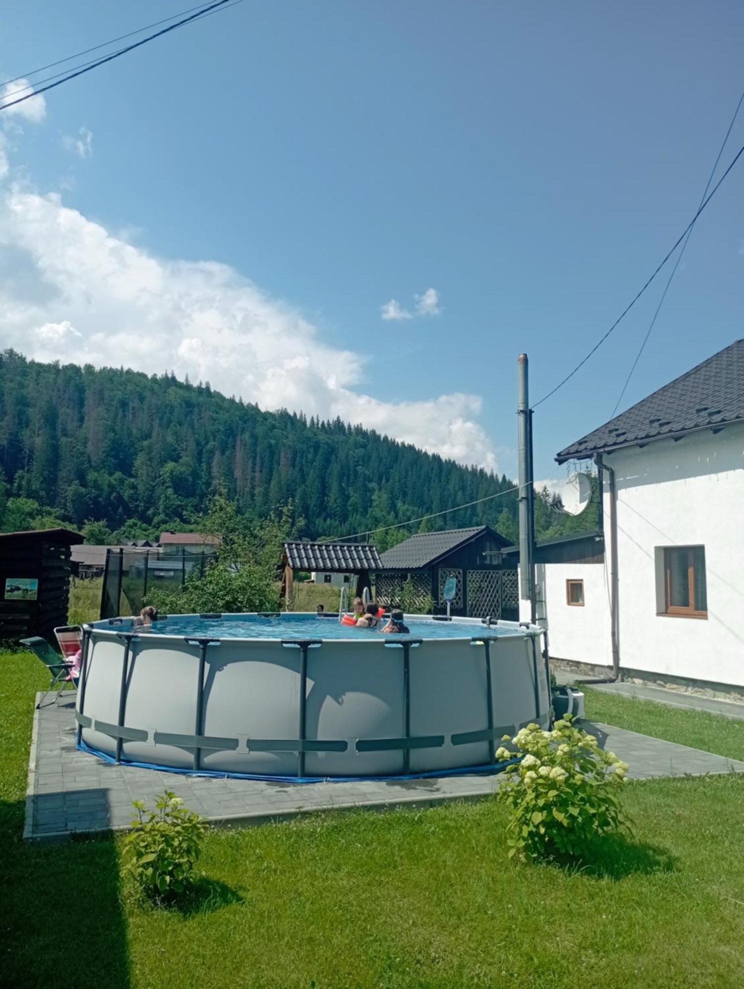 U Anastasii I Sofii Bilya Richki